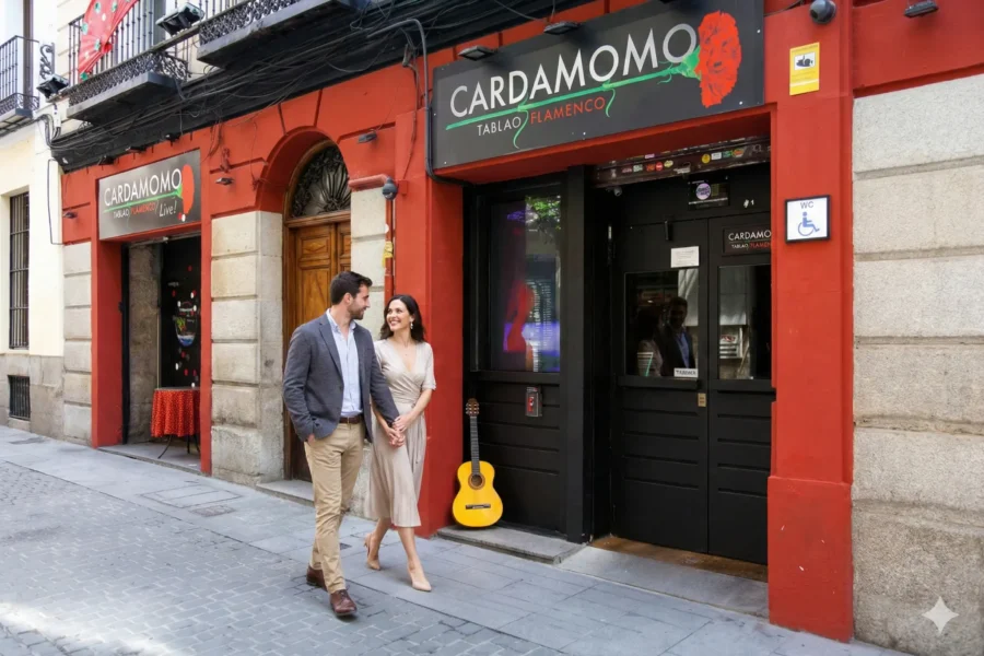 Pareja enamorada llegando a Cardamomo Flamenco Madrid para disfrutar de un plan en pareja original