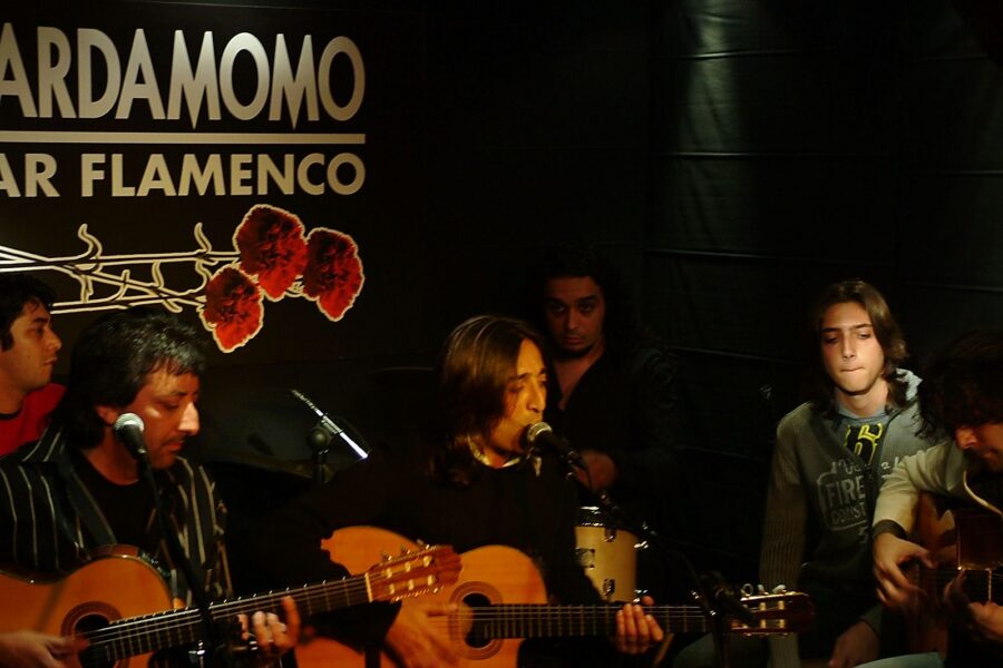 El grupo Ketama, estandarte del Flamenco Fusion tocando en el escenario de Cardamomo Flamenco Madrid